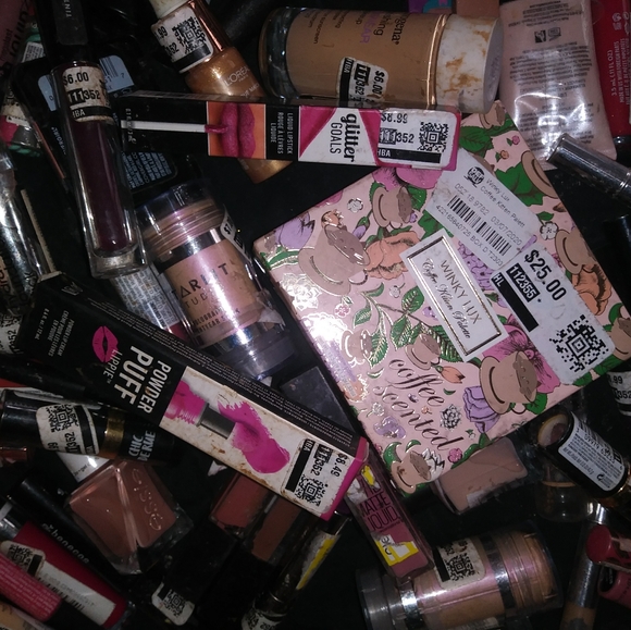 Makeup - Picture 5 of 7